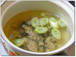 고향의 맛~ 구운 떡으로 만든 굴떡국
