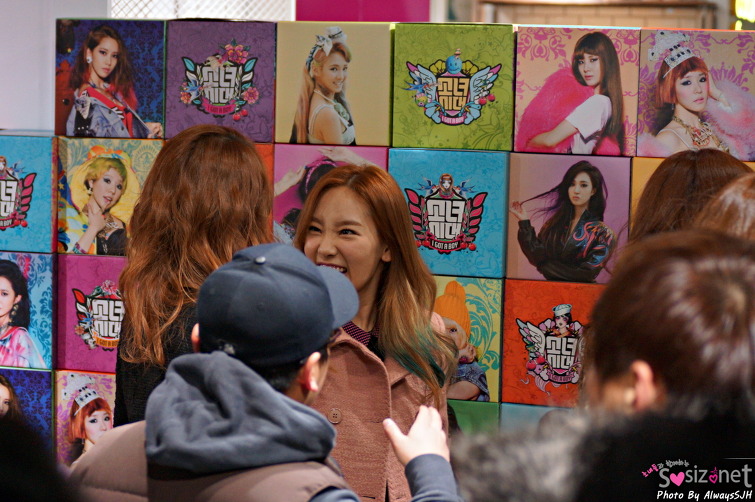 [PIC][02-31-2013]SNSD ghé thăm "Lotte Young Plaza" tại Myeongdong vào trưa nay - Page 2 133F794C50E405EA1CDBDA