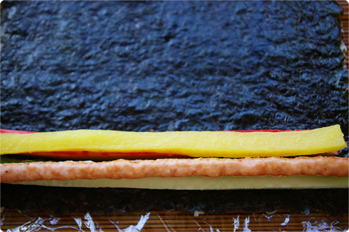 김치장떡으로 돌돌 말은 본 김밥
