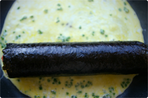 김치장떡으로 돌돌 말은 본 김밥