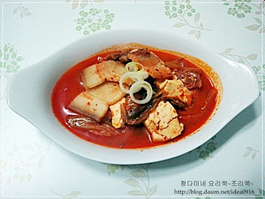 돼지고기 듬뿍 들어간 국가대표 김치찌개