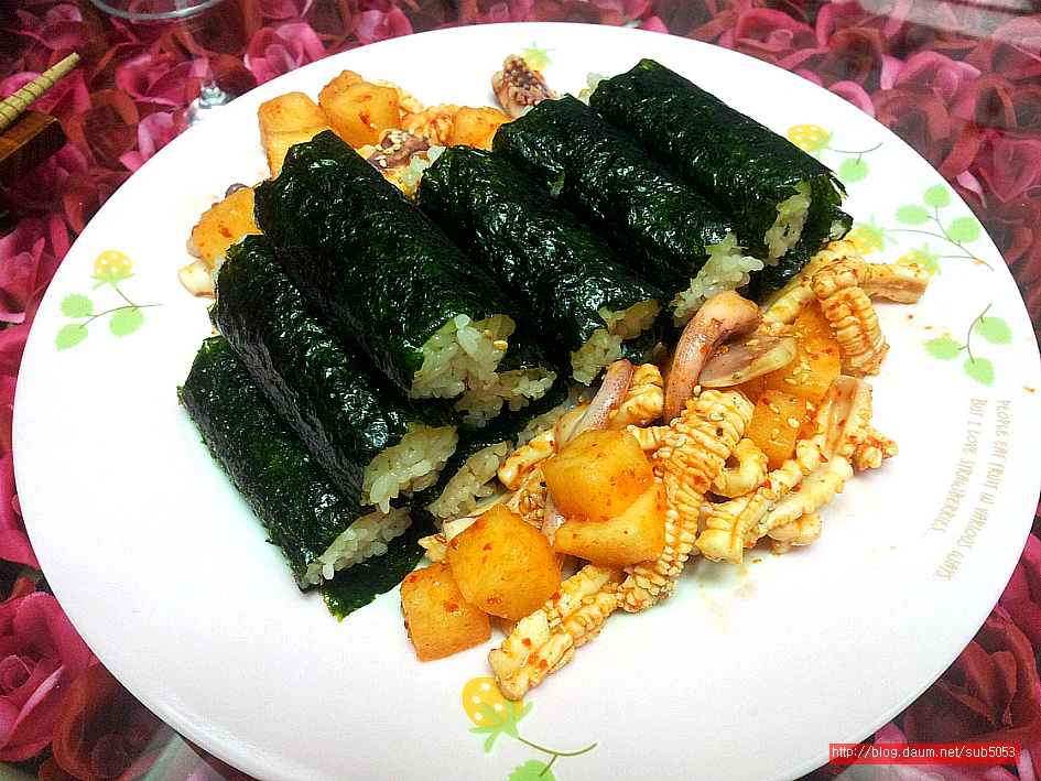 치킨 무를 활용한 꼬맹이들 입맛에 맞춘 충무김밥..아빠의 요리.. - 10만개의 레시피, 메뉴판키친 요리판