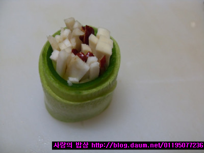애벌레의 꿈을 닮은인삼채 오이말이