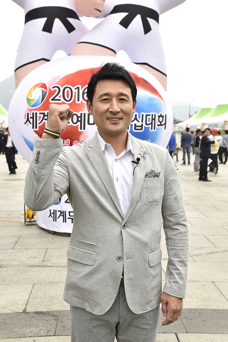 고향에서 열리는 대회 성공에 힘 보태겠습니다!!