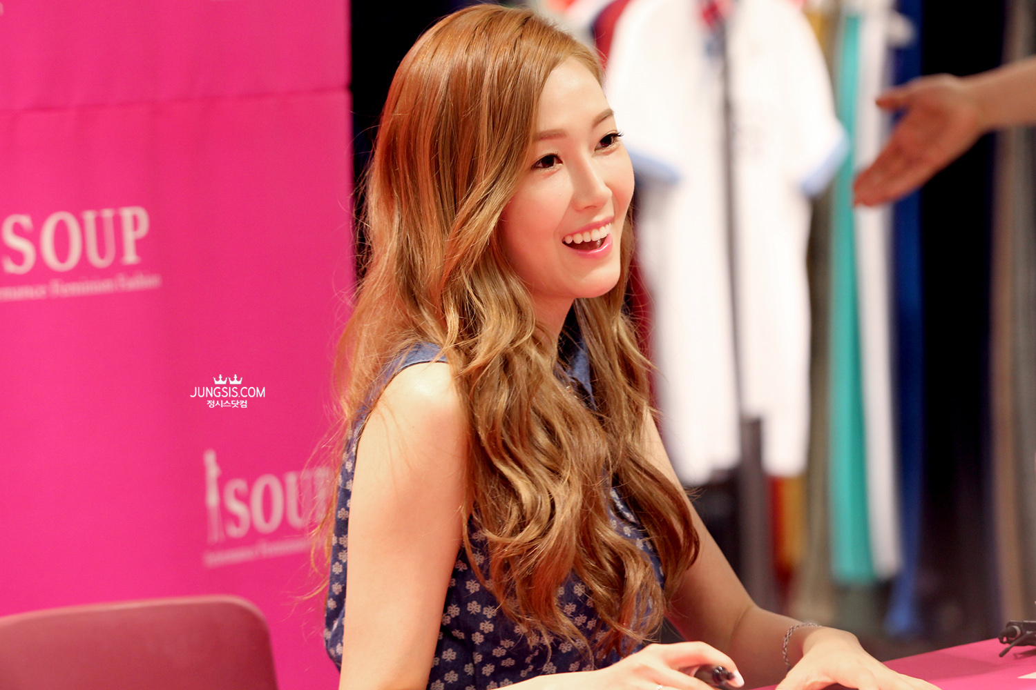 [PIC][04-04-2014]Jessica tham dự buổi fansign cho thương hiệu "SOUP" vào trưa nay - Page 3 2202C84353A4478019AB12