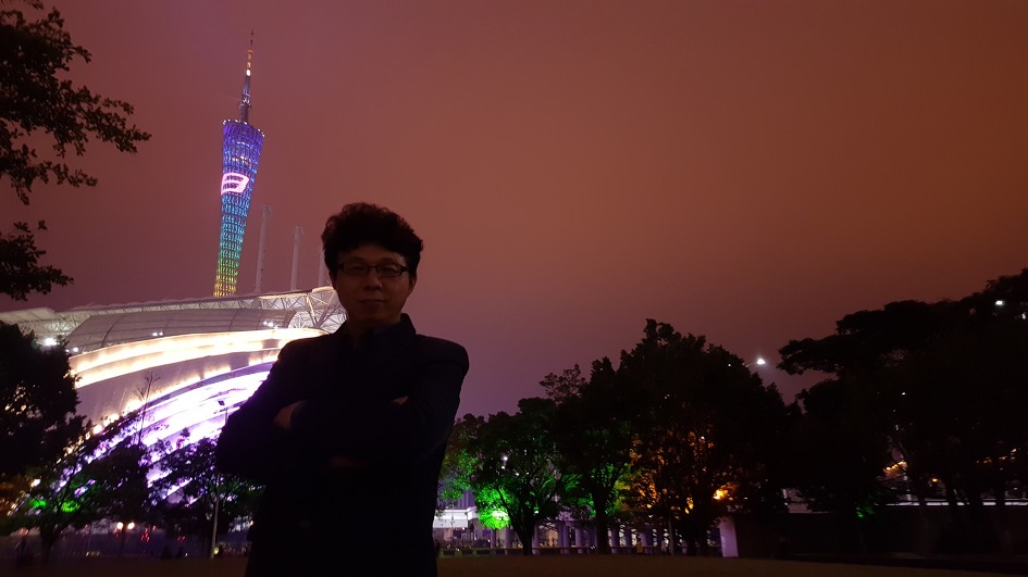 중국 광저우타워 야경. 반 평생 봤던 최고의 야경이었다.