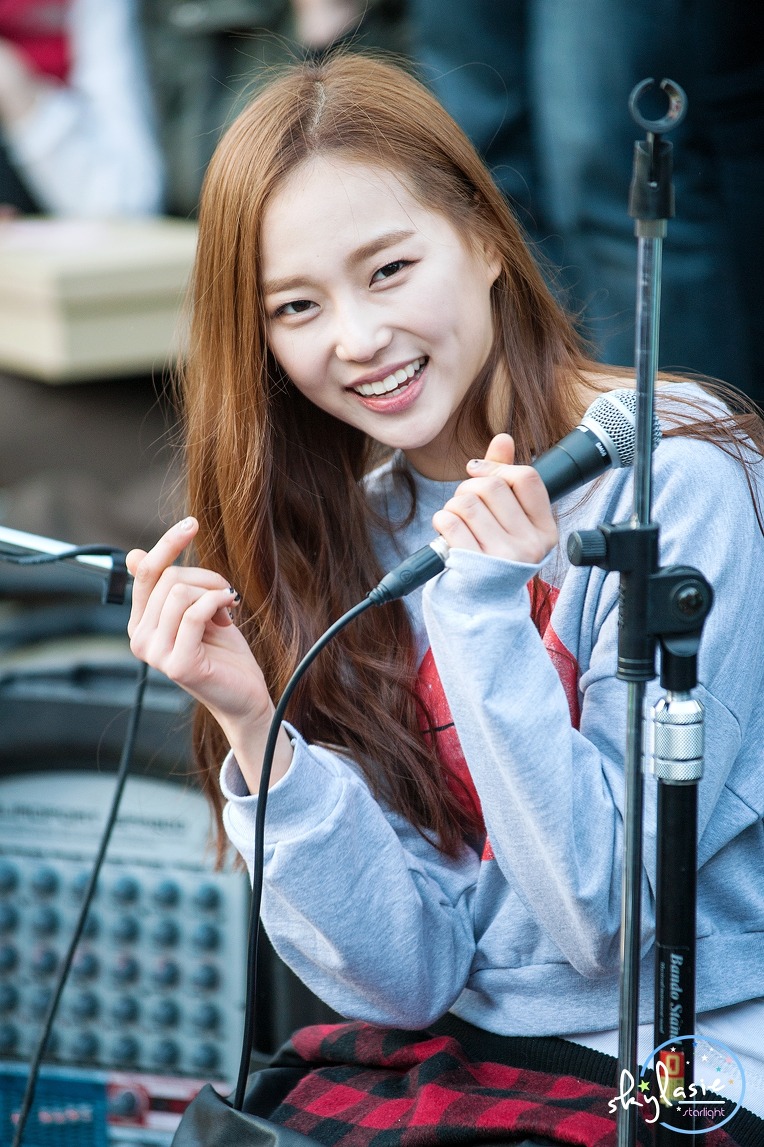 CLC(Crystal Clear) - 150322 홍대 버스킹 (승희,예은 중심)