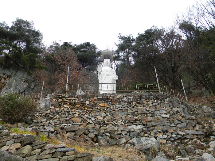 전주시내를 굽어보는 동고산 동고사