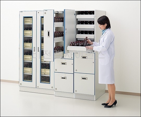 안전약품보관장,REAGENTS STORAGE CABINET WOODEN