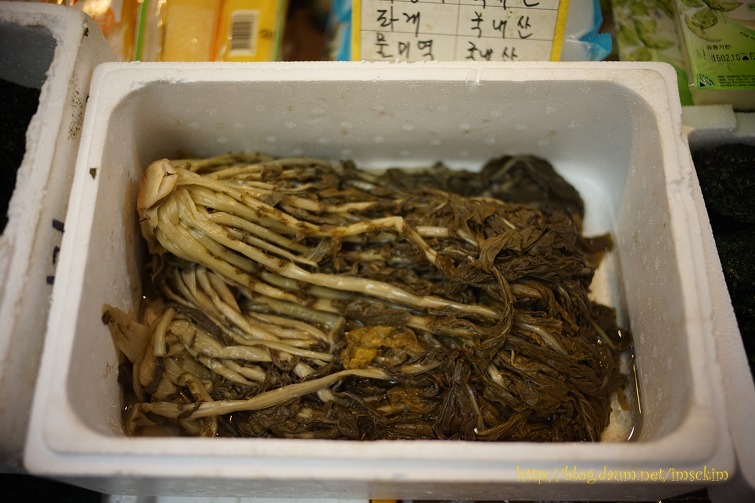 고수( 香菜 )가 있는 광장시장의 " 수원상회 "